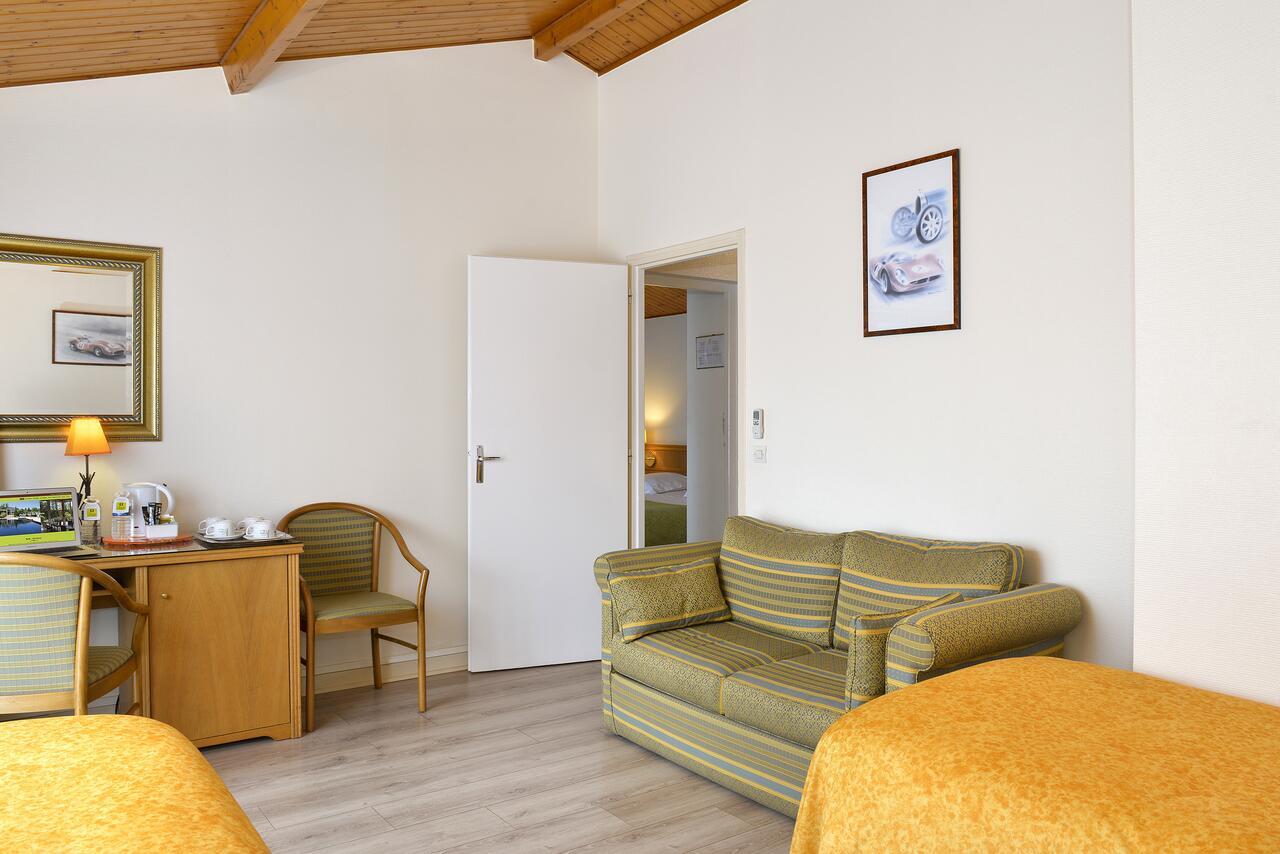 Logis Hotel Val De Vienne Le Vigeant Luaran gambar
