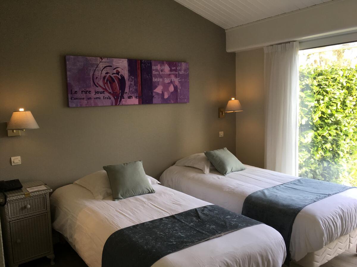 Logis Hotel Val De Vienne Le Vigeant Luaran gambar
