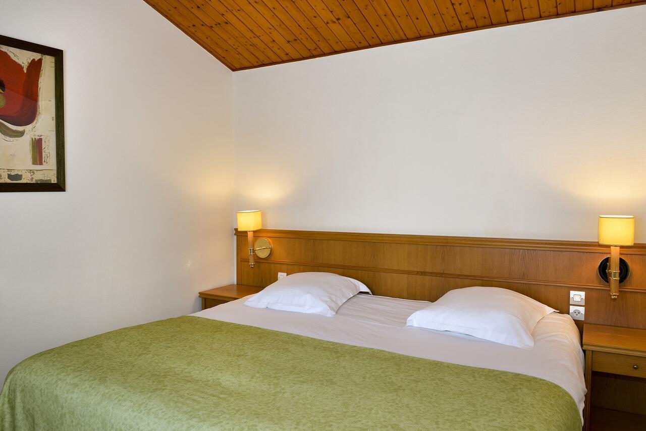 Logis Hotel Val De Vienne Le Vigeant Luaran gambar