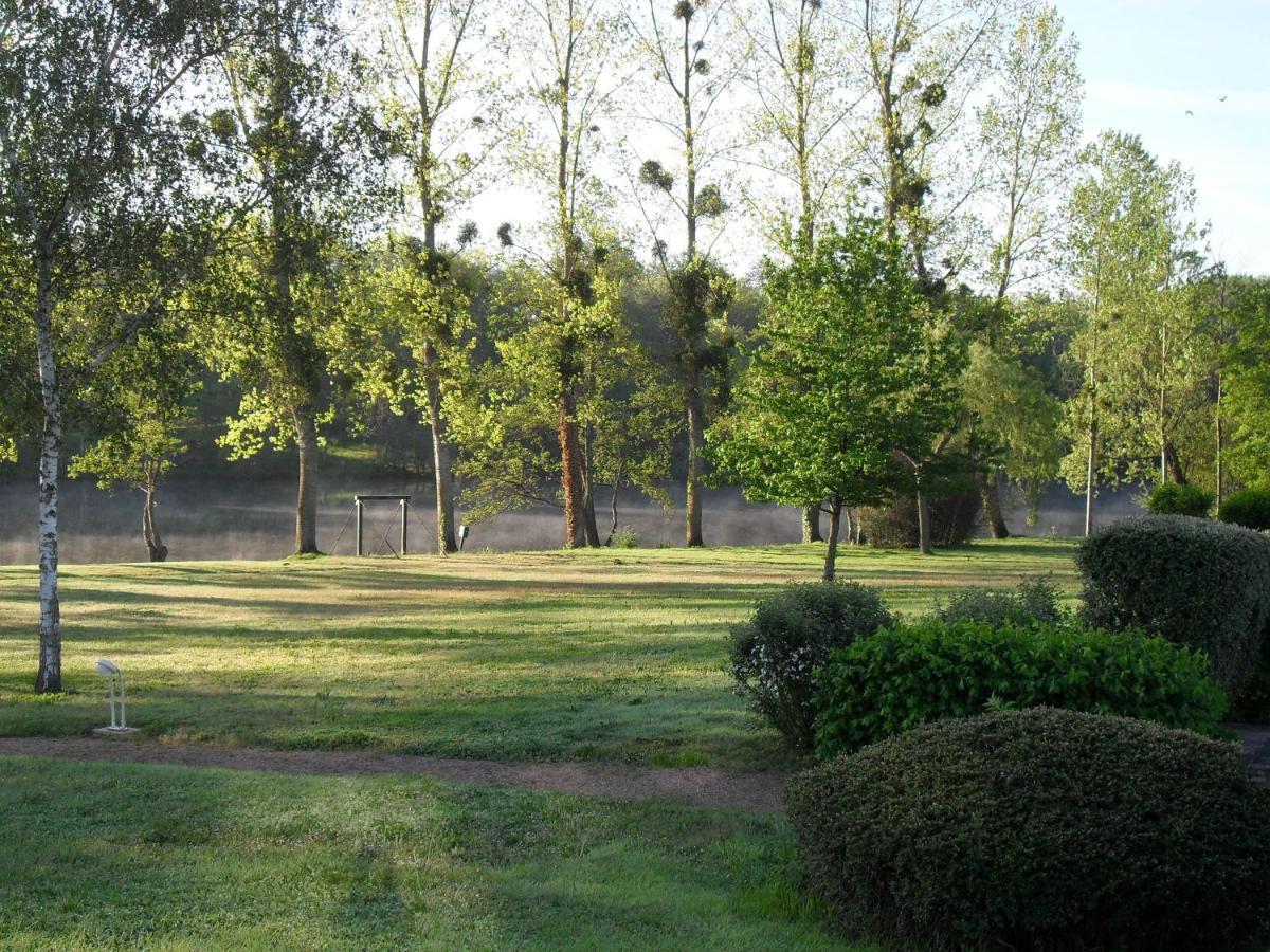 Logis Hotel Val De Vienne Le Vigeant Luaran gambar