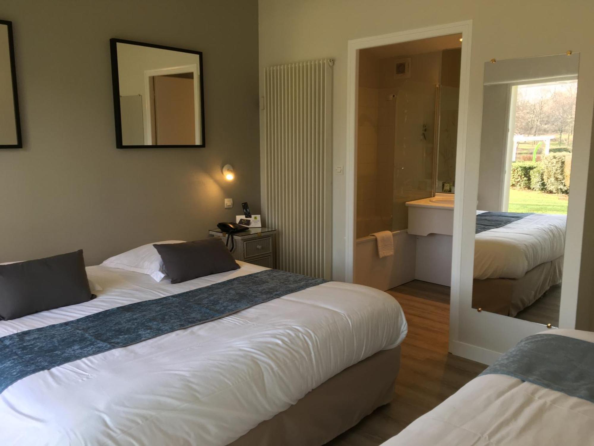 Logis Hotel Val De Vienne Le Vigeant Luaran gambar